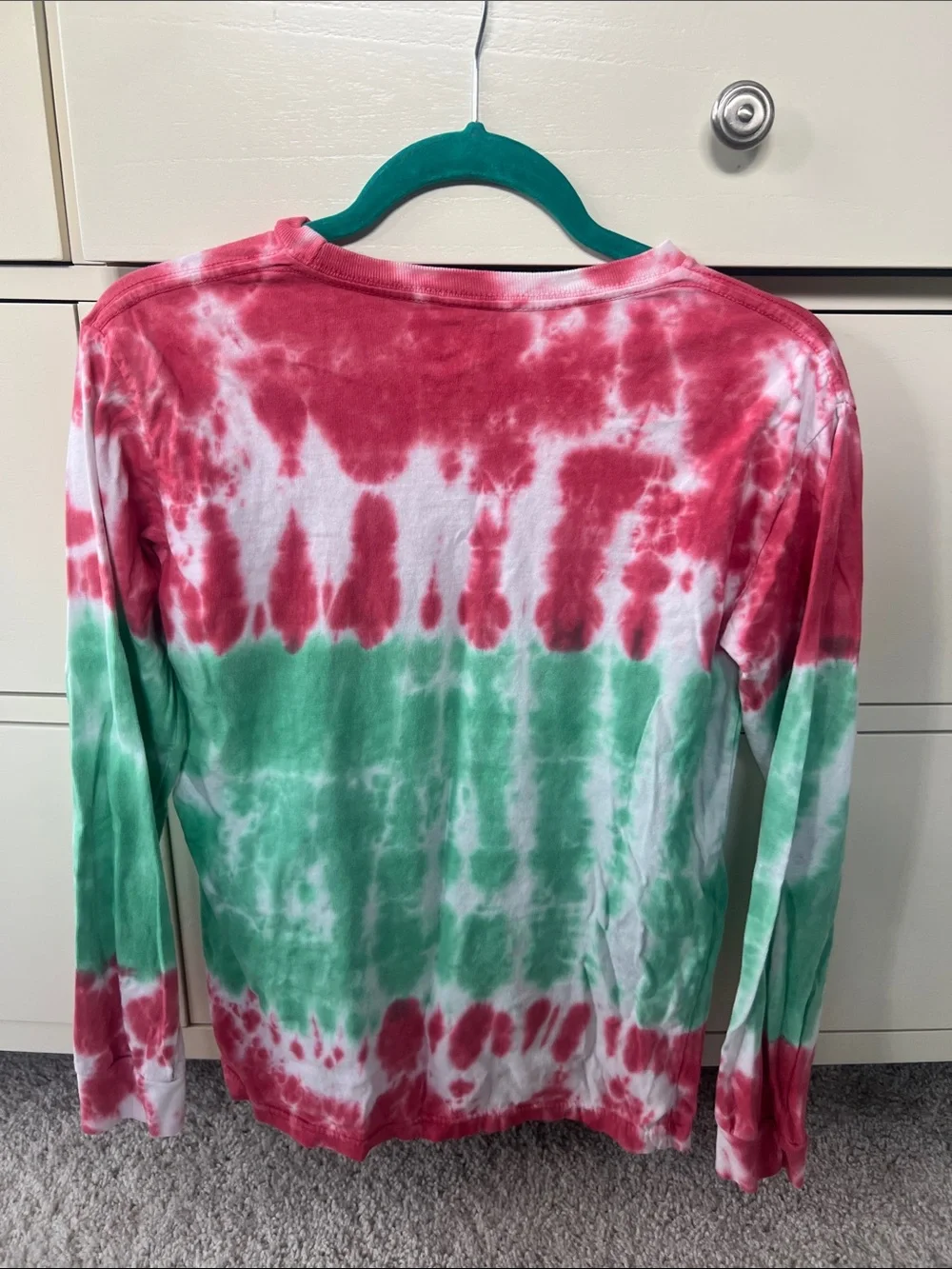 Buc-ee’s Youth large logo tie dye holiday long sleeve t shirt